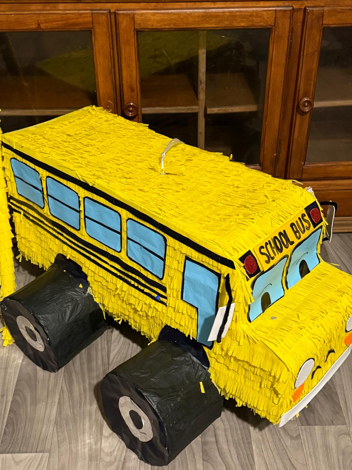 Monster Truck Autobús Escolar 3D – Piñata Mediana